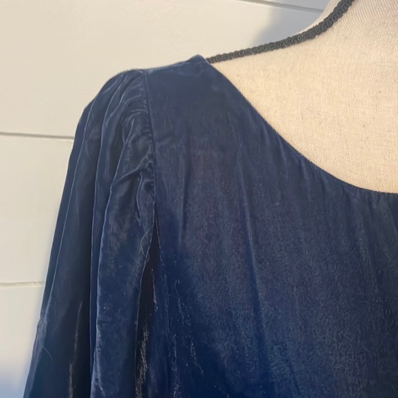 Ann Taylor short sleeve blue velvet top - Picture 3 of 8